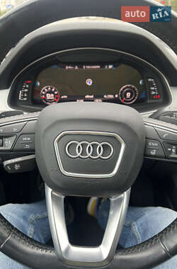 Внедорожник / Кроссовер Audi Q7 2017 в 