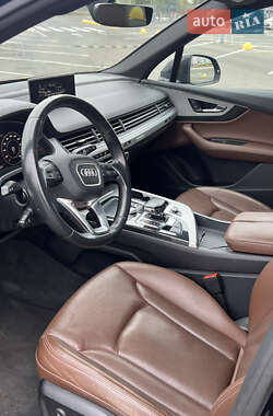 Внедорожник / Кроссовер Audi Q7 2017 в 