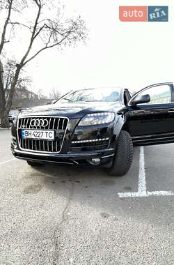 Внедорожник / Кроссовер Audi Q7 2015 в 