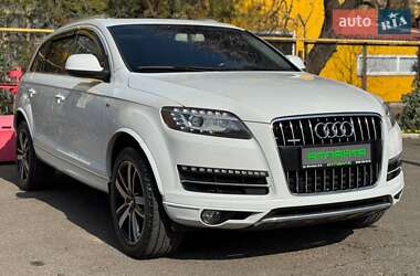 Позашляховик / Кросовер Audi Q7 2013 в 