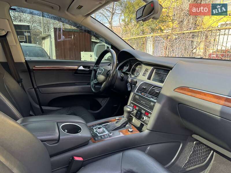 Внедорожник / Кроссовер Audi Q7 2013 в Одессе