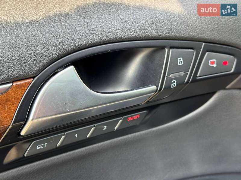 Внедорожник / Кроссовер Audi Q7 2013 в Одессе