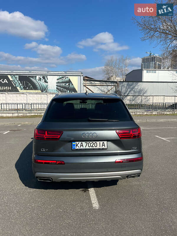 Внедорожник / Кроссовер Audi Q7 2017 в Киеве
