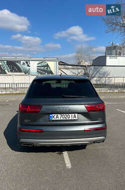 Позашляховик / Кросовер Audi Q7 2017 в 