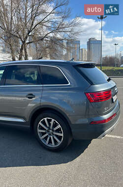 Позашляховик / Кросовер Audi Q7 2017 в 