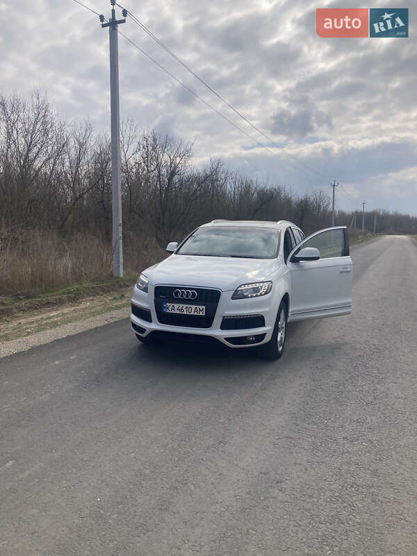 Внедорожник / Кроссовер Audi Q7 2015 в 