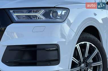 Внедорожник / Кроссовер Audi Q7 2016 в 