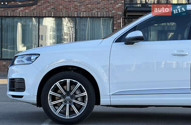 Внедорожник / Кроссовер Audi Q7 2016 в 