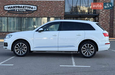 Внедорожник / Кроссовер Audi Q7 2016 в 
