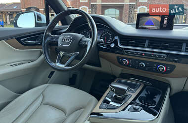 Внедорожник / Кроссовер Audi Q7 2016 в 