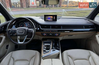 Внедорожник / Кроссовер Audi Q7 2016 в 