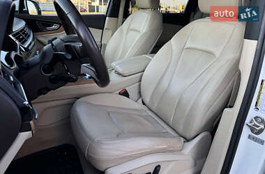 Внедорожник / Кроссовер Audi Q7 2016 в 