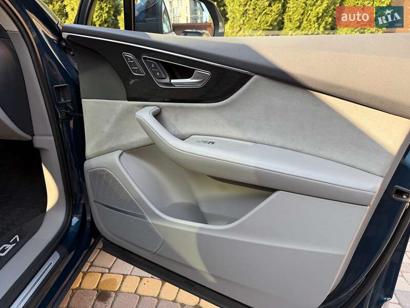 Позашляховик / Кросовер Audi Q7 2020 в Львові