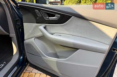 Позашляховик / Кросовер Audi Q7 2020 в 