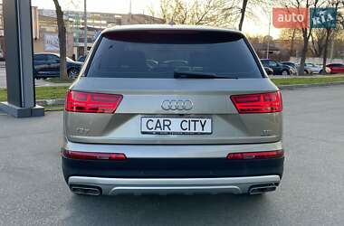Внедорожник / Кроссовер Audi Q7 2015 в 