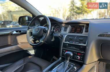 Внедорожник / Кроссовер Audi Q7 2015 в 