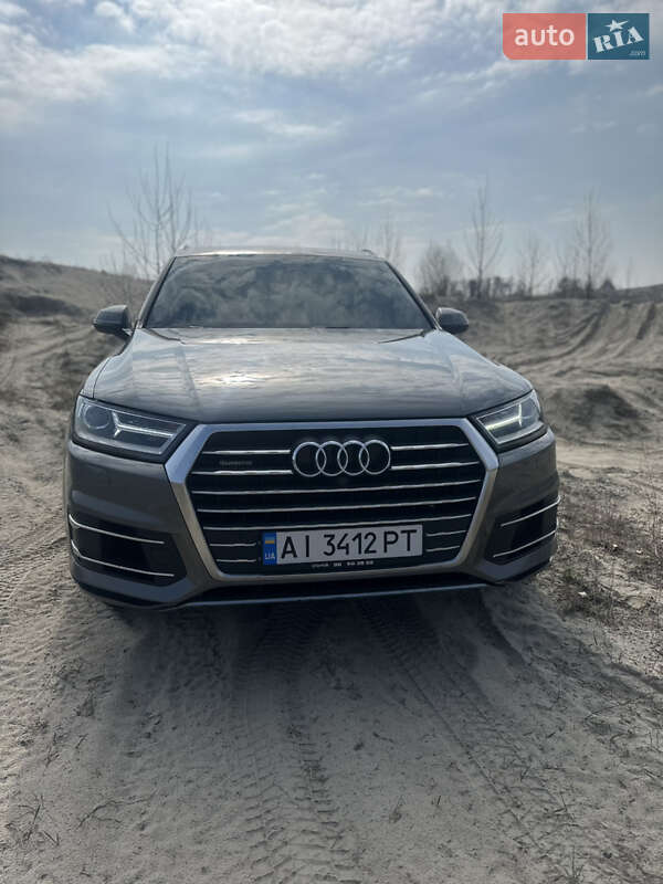 Внедорожник / Кроссовер Audi Q7 2017 в Барышевке