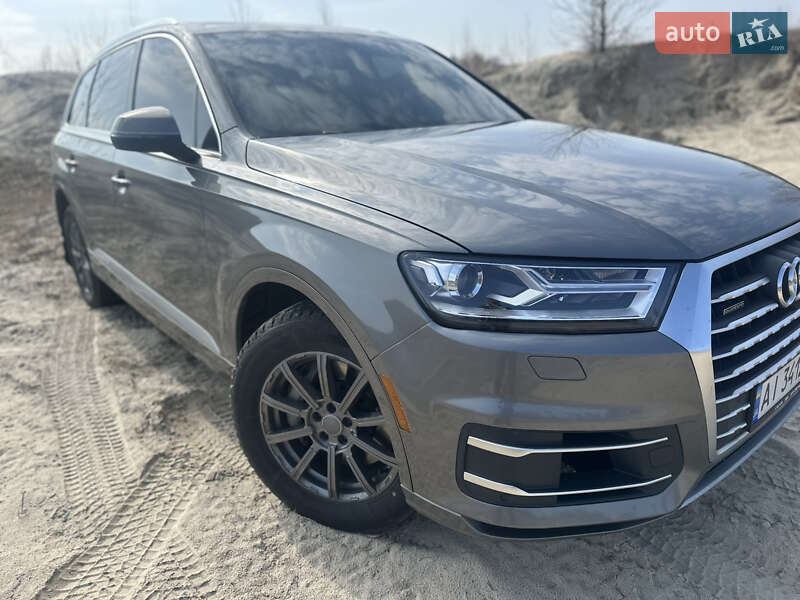 Внедорожник / Кроссовер Audi Q7 2017 в Барышевке