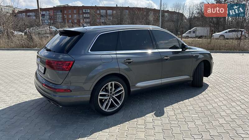 Внедорожник / Кроссовер Audi Q7 2016 в Полтаве