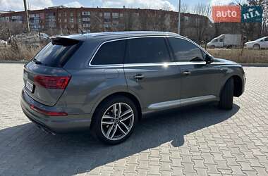 Внедорожник / Кроссовер Audi Q7 2016 в 