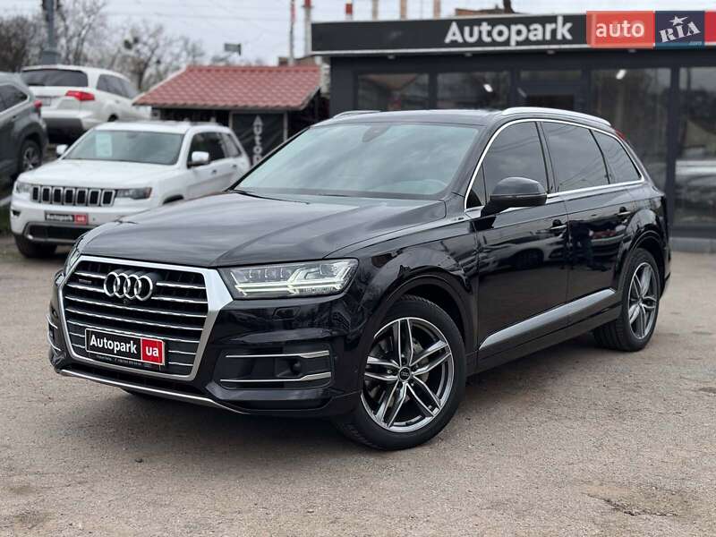 Внедорожник / Кроссовер Audi Q7 2017 в 