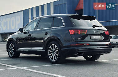 Внедорожник / Кроссовер Audi Q7 2017 в 
