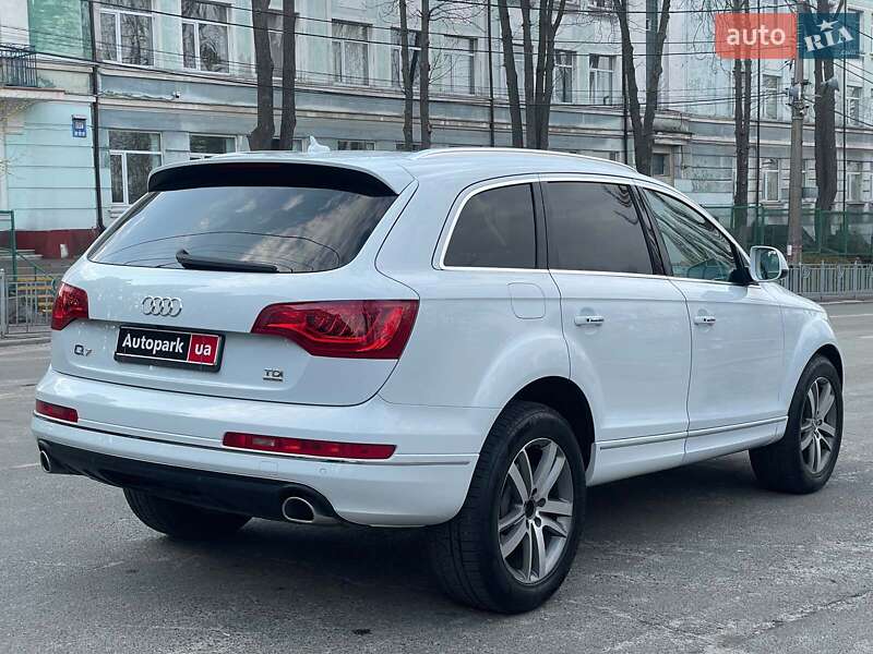 Позашляховик / Кросовер Audi Q7 2015 в Києві