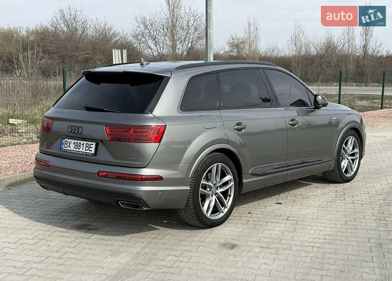 Внедорожник / Кроссовер Audi Q7 2017 в Каменец-Подольском