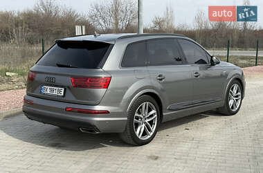 Внедорожник / Кроссовер Audi Q7 2017 в 