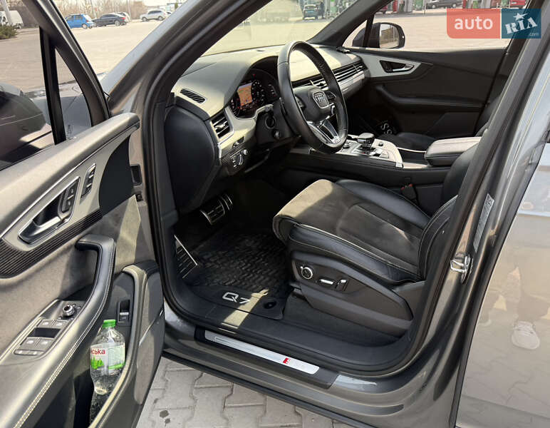 Внедорожник / Кроссовер Audi Q7 2017 в Каменец-Подольском