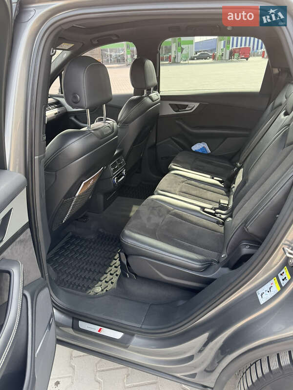 Внедорожник / Кроссовер Audi Q7 2017 в Каменец-Подольском