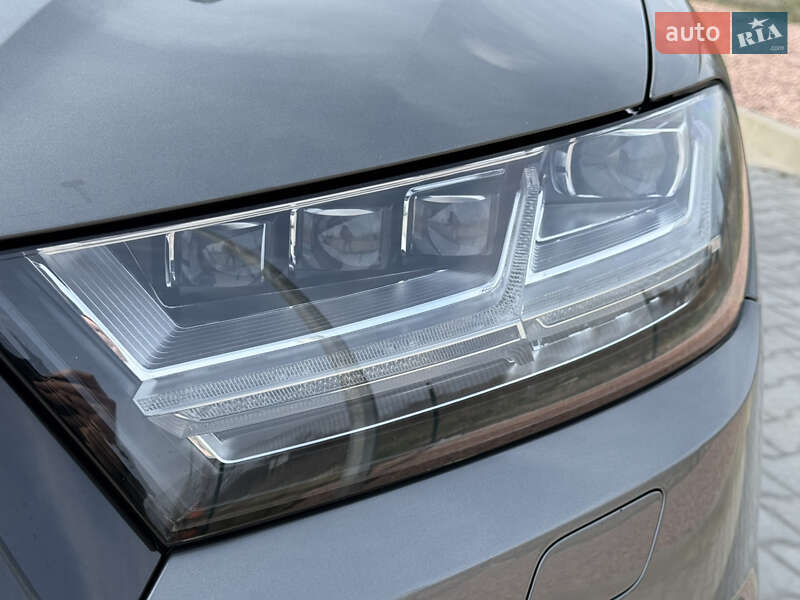 Внедорожник / Кроссовер Audi Q7 2017 в Каменец-Подольском