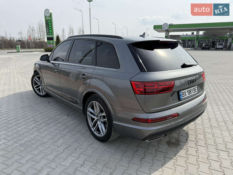 Внедорожник / Кроссовер Audi Q7 2017 в Каменец-Подольском