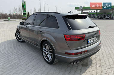 Внедорожник / Кроссовер Audi Q7 2017 в 