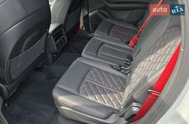 Позашляховик / Кросовер Audi Q7 2024 в 