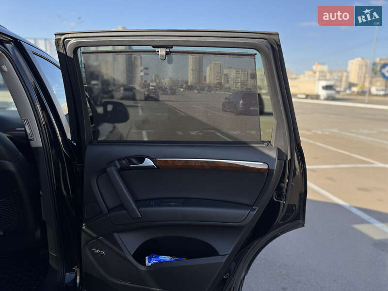 Позашляховик / Кросовер Audi Q7 2015 в Києві