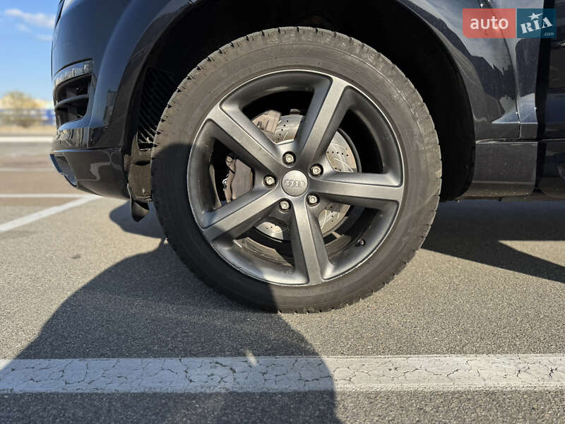 Позашляховик / Кросовер Audi Q7 2015 в Києві