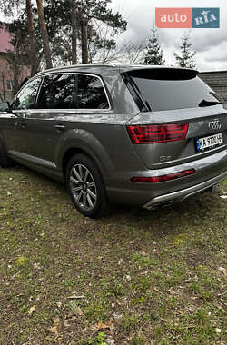 Внедорожник / Кроссовер Audi Q7 2016 в 