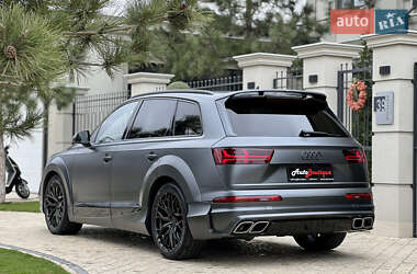 Внедорожник / Кроссовер Audi Q7 2017 в 