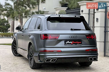 Внедорожник / Кроссовер Audi Q7 2017 в 