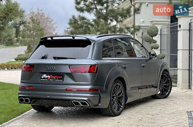 Внедорожник / Кроссовер Audi Q7 2017 в 