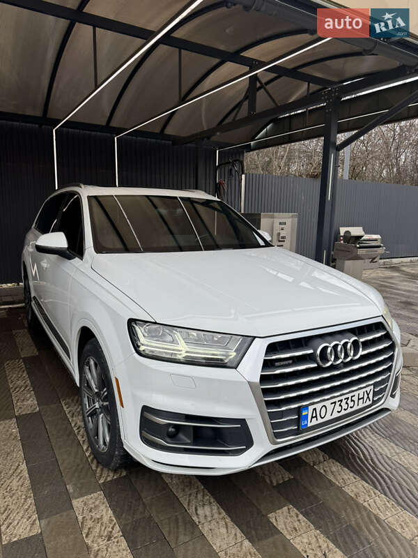 Позашляховик / Кросовер Audi Q7 2017 в Ужгороді