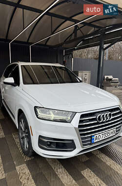 Внедорожник / Кроссовер Audi Q7 2017 в 
