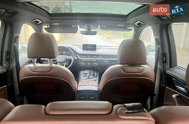 Позашляховик / Кросовер Audi Q7 2017 в 