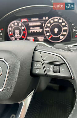 Позашляховик / Кросовер Audi Q7 2017 в 