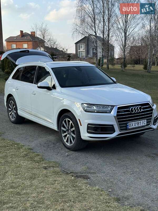 Внедорожник / Кроссовер Audi Q7 2017 в 