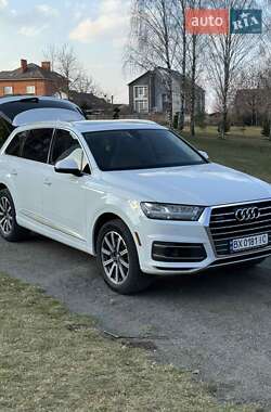 Внедорожник / Кроссовер Audi Q7 2017 в 