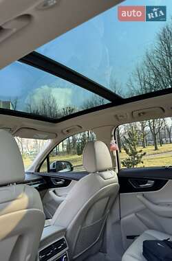 Внедорожник / Кроссовер Audi Q7 2017 в 