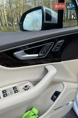 Внедорожник / Кроссовер Audi Q7 2017 в 