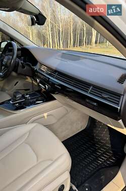 Внедорожник / Кроссовер Audi Q7 2017 в 